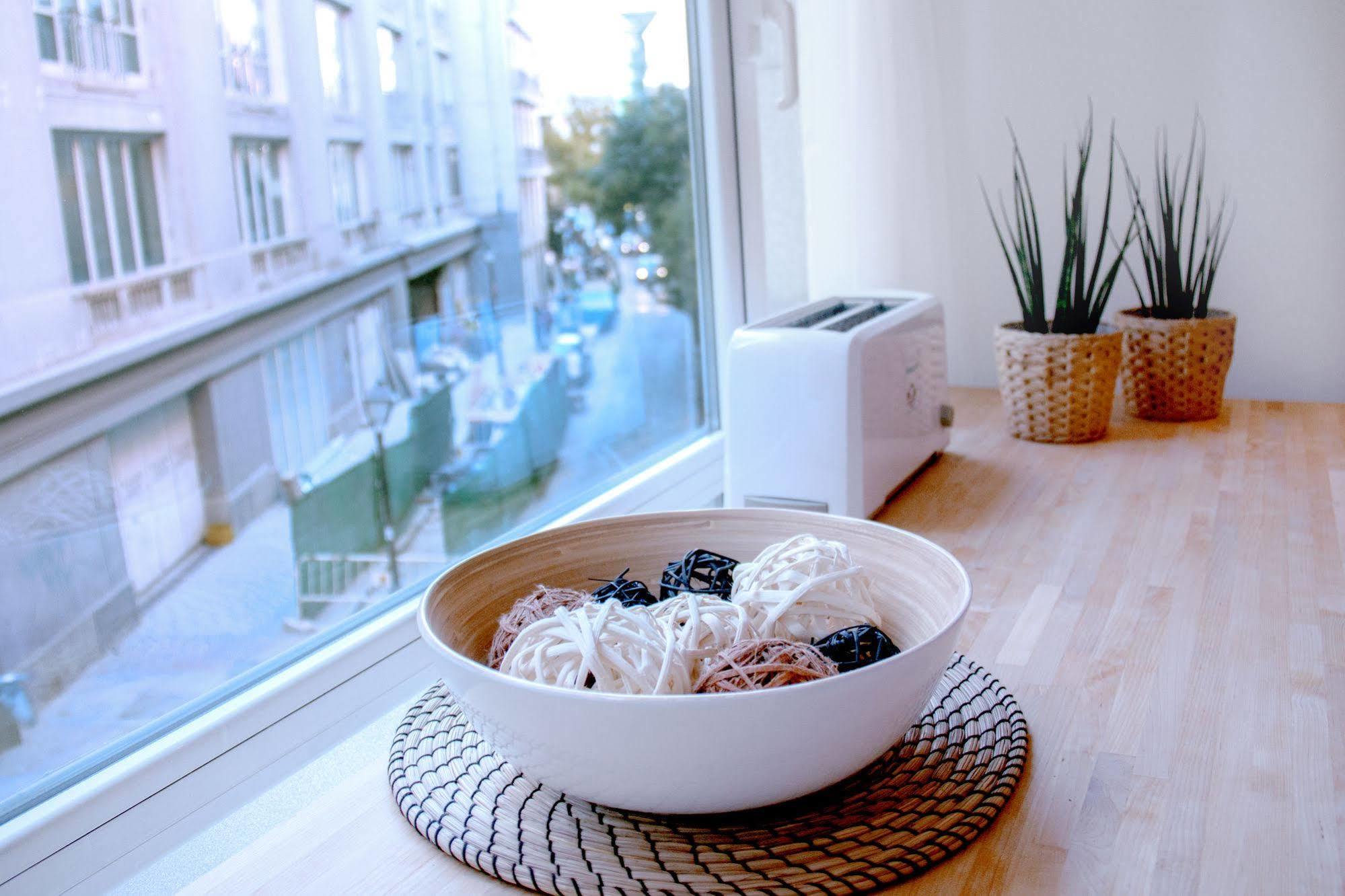 Lollipop Flats City Centre Deluxe Suite Madrid Exterior photo